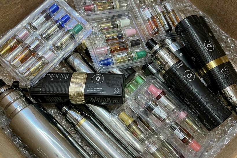 Launch Plan for Vapowanie accessories — US warehouse