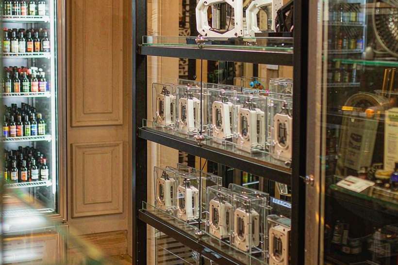 Launch Plan for Vapowanie products in Amsterdam — small parcel