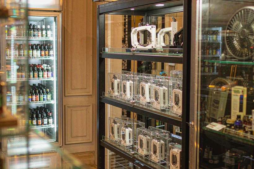 MOQ and Lead Time for Vapowanie hardware — Middle East