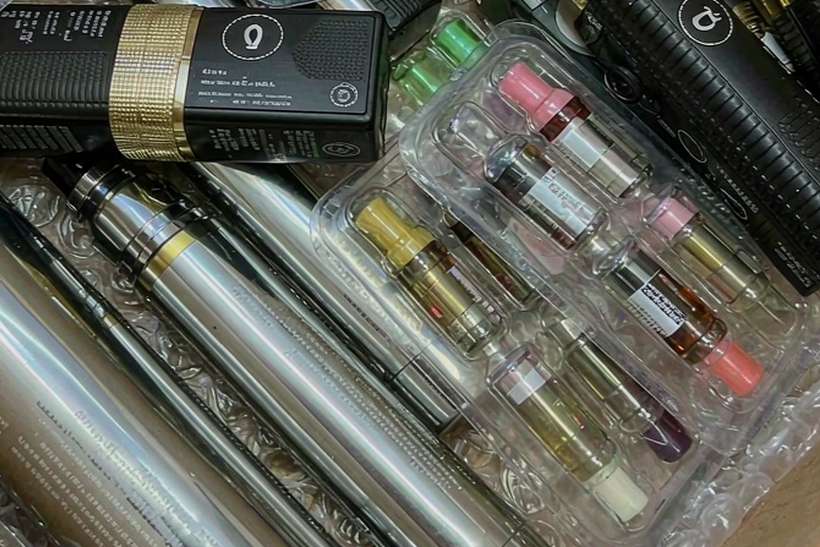 Restocking Vapowanie disposables — container load