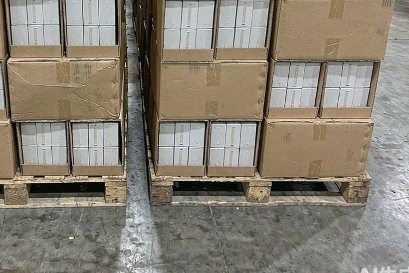 Restocking Vapowanie products in Amsterdam — express air