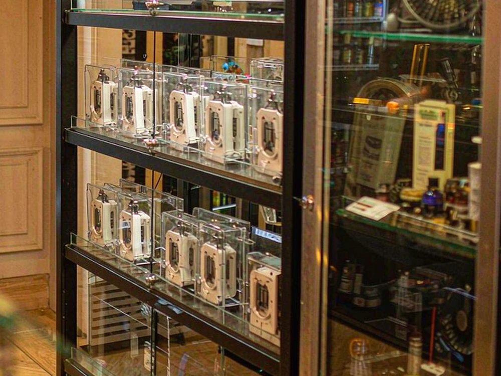Shipping Guide for Amsterdam Vapowanie — new arrivals