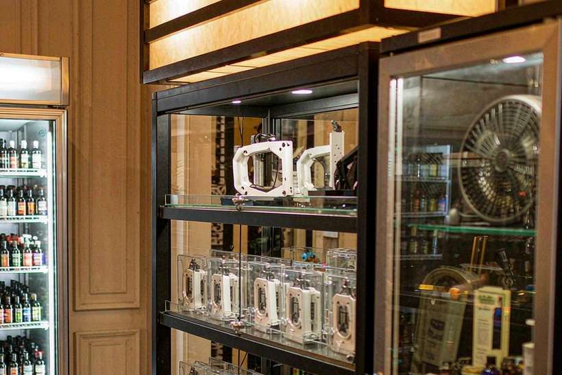 Top Picks of Vapowanie in Amsterdam — small parcel